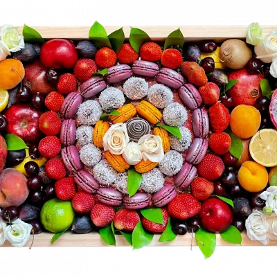 Circle Box" - your perfect fresh fruit gift box with a variety of fruits and sweet treats