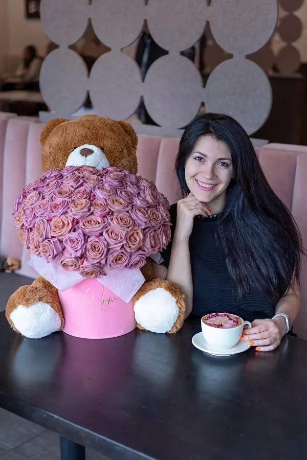 Heartwarming Teddy Bear Paired with 100 Elegant Roses in NYC