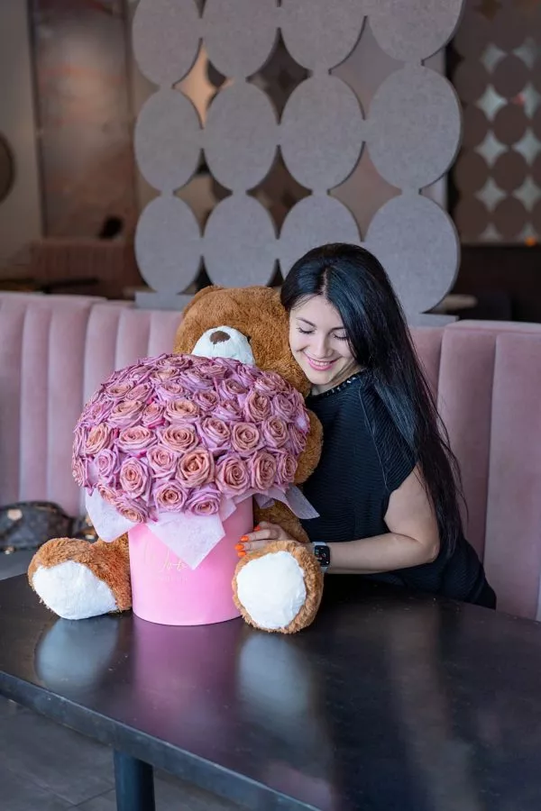 Luxurious Manhattan Rose Cuddle Bundle with Vibrant Roses and Teddy Bear