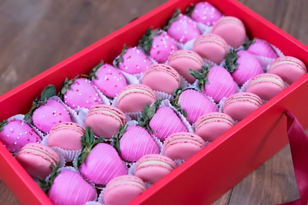 Luxury gift box of New York-style chocolate strawberries and macarons.